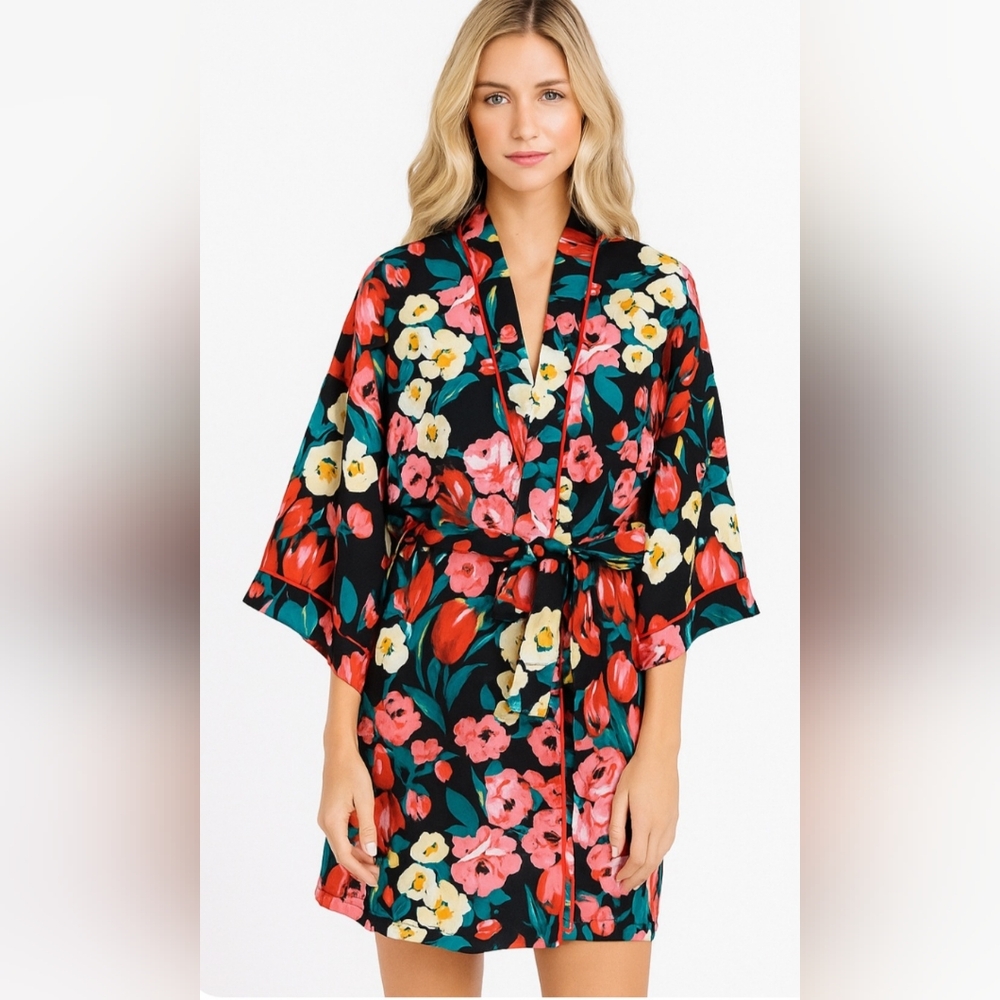 Beth Michaels Size Medium Black Red Floral Cotton Blend Kimono Robe Vintage Cozy